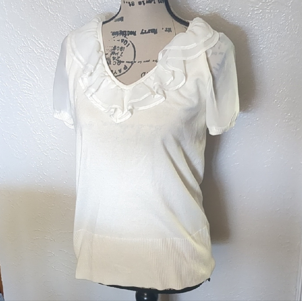 Cable & Gauge Ivory Ruffle Trim Top